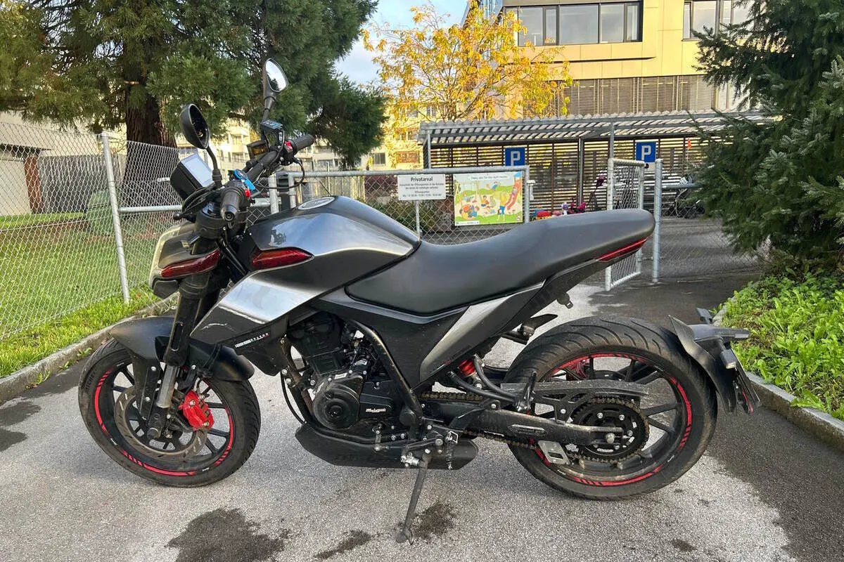 Rapperswil-Jona SG - Kollision zwischen Auto und Motorrad