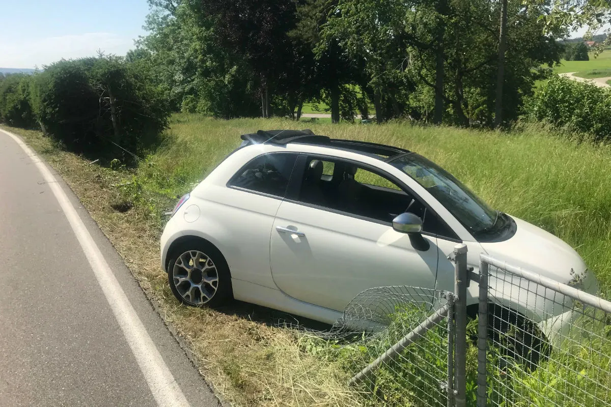 Freudwil ZH - Fiat 500 verunfallt in Freudwil