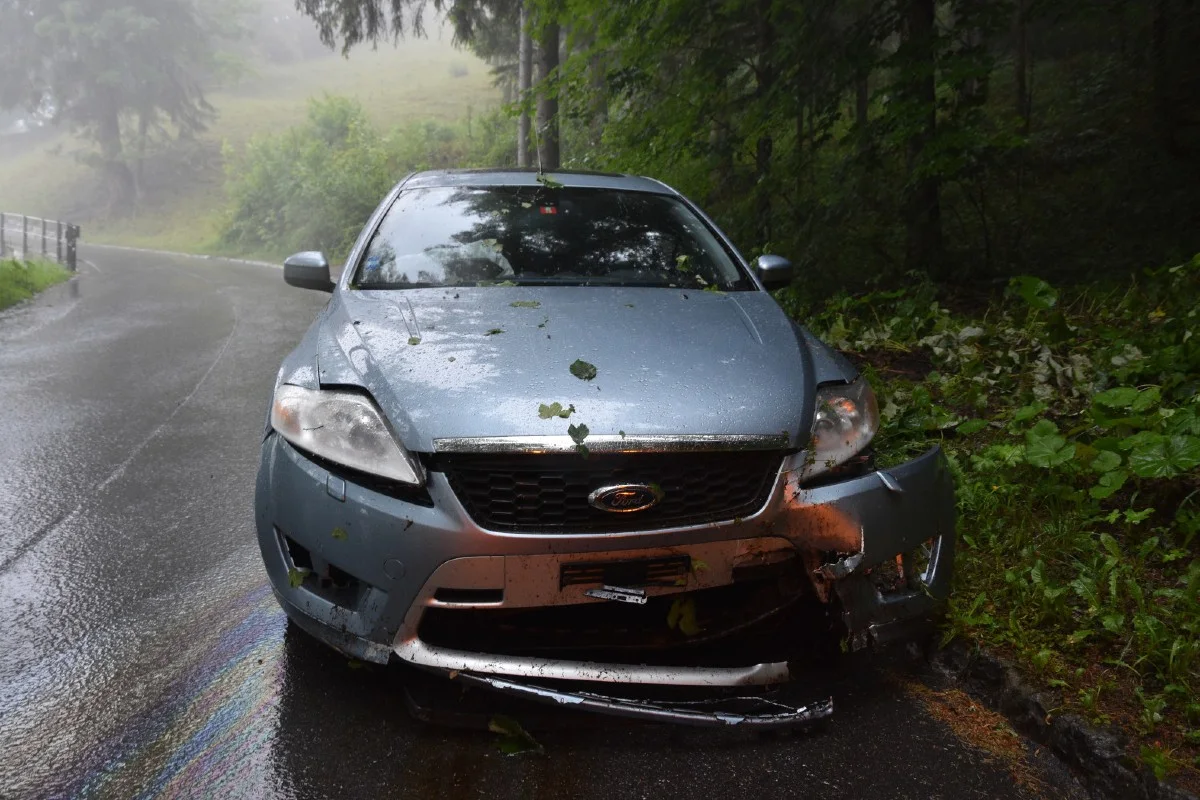 Triesenberg / Vaduz FL - Zwei angetrunkene Autolenker verunfallen am Sonntagmorgen