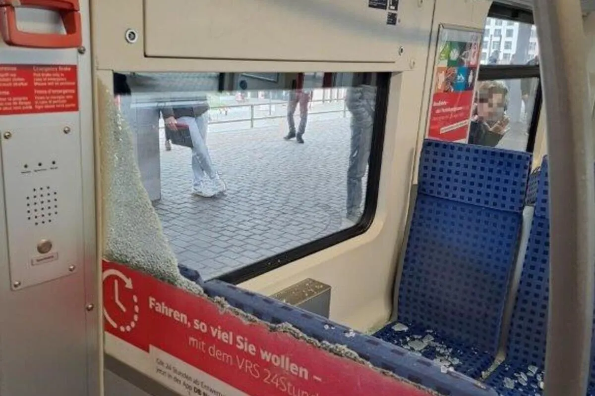 Köln - Verwirrter Mann randaliert in S-Bahn