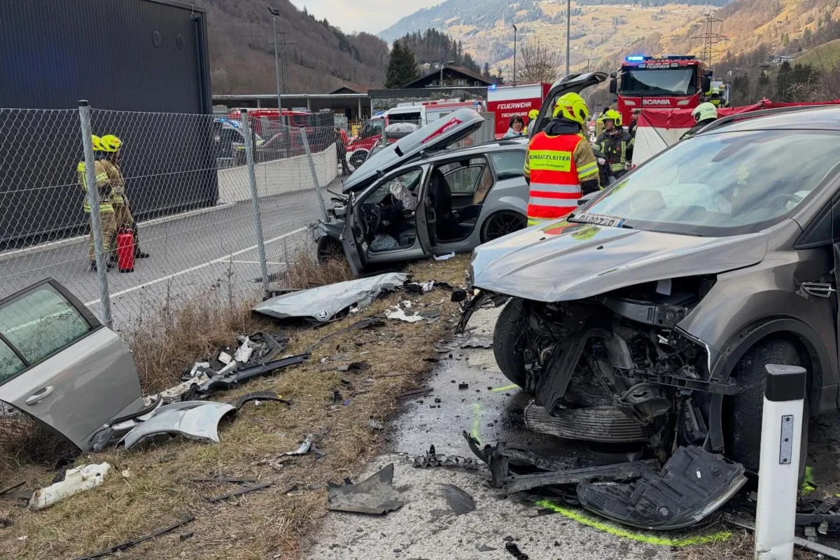 Tschagguns – Unfall auf Silvrettastraße mit sechs Verletzten