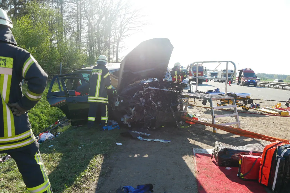 Schwerer Verkehrsunfall auf der Autobahn - Unfallverursacher flüchtet