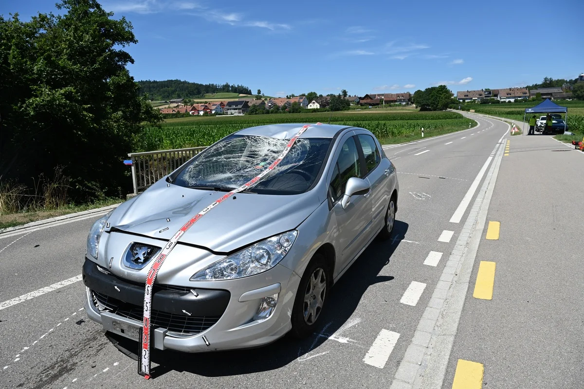 Riet b. Neftenbach ZH – Jugendlicher Mofafahrer bei Unfall schwer verletzt