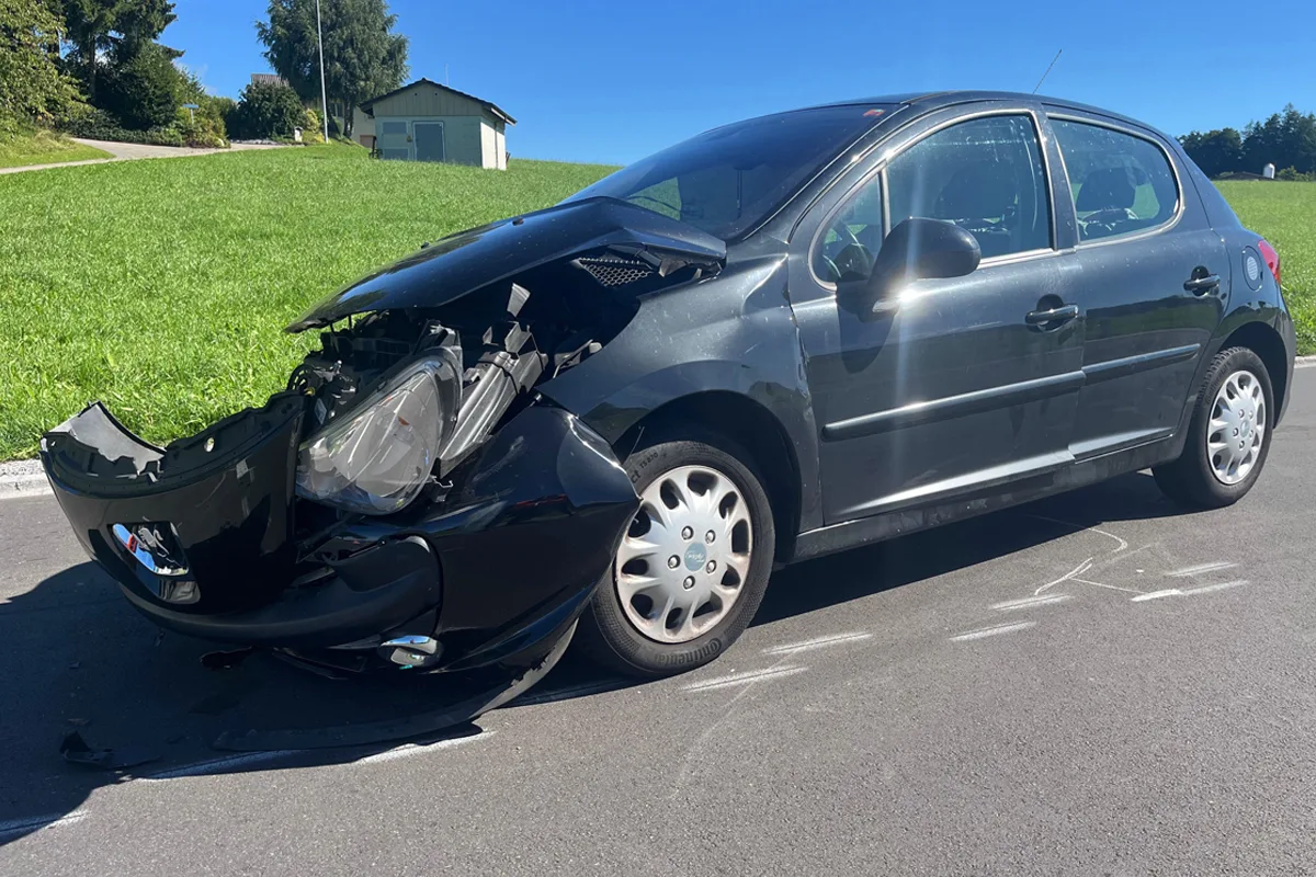 Schwarzenbach SG – Frau bei Unfall von zwei Pkw verletzt