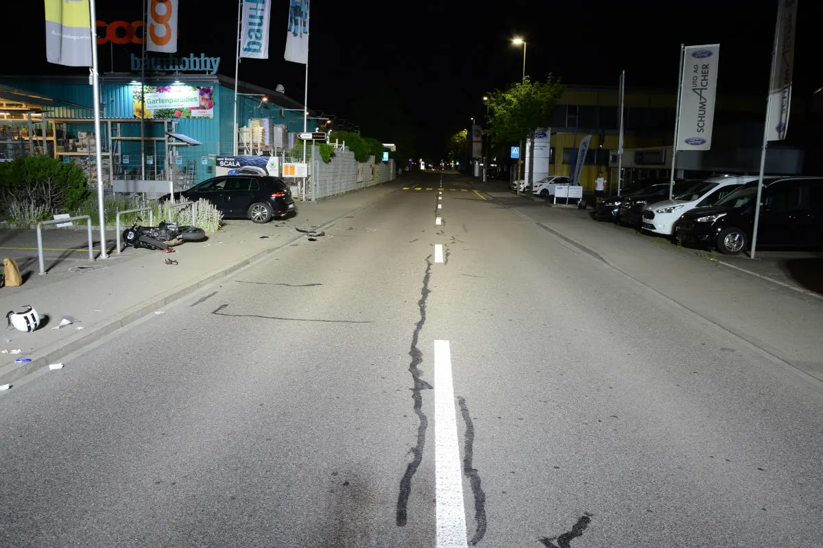 Oberwil BL - Kollision zwischen Motorrad und Personenwagen – zwei Personen verletzt
