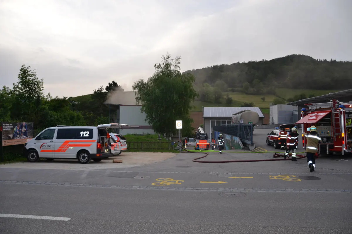 Sissach BL - Brand in Asylunterkunft erfordert Feuerwehreinsatz