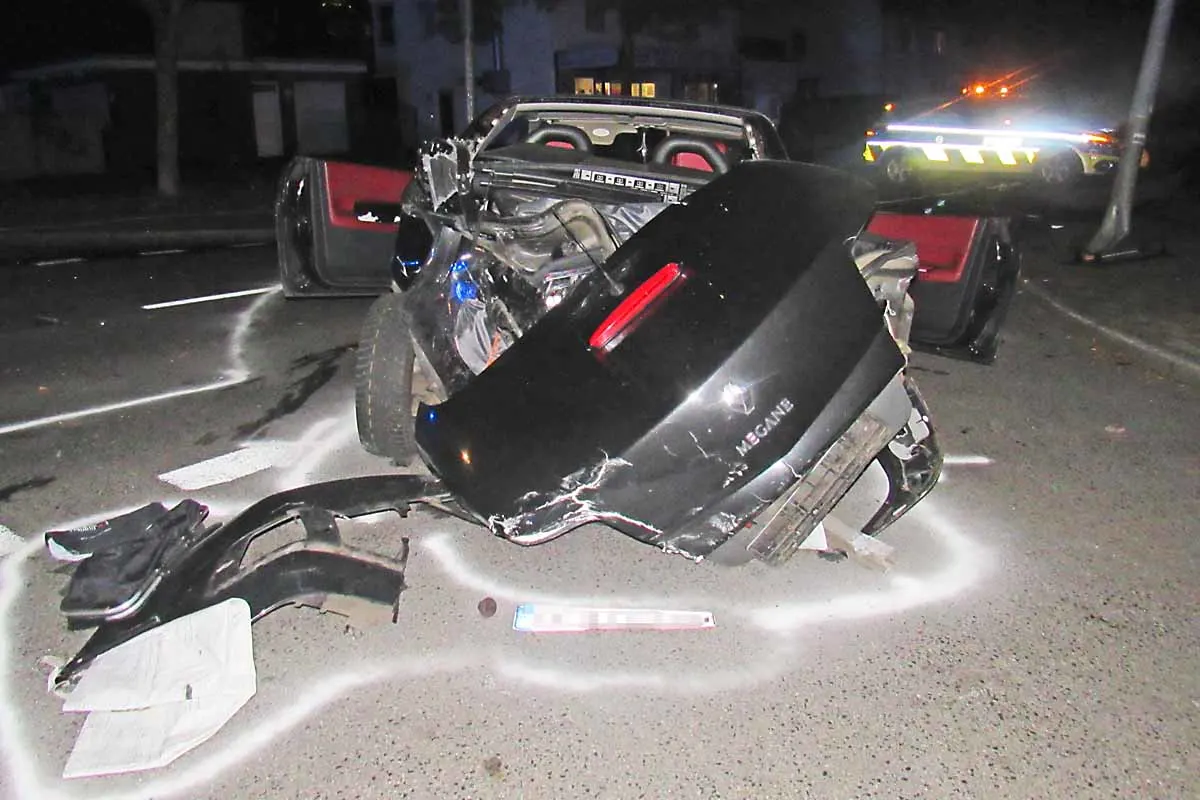 Heftiger Crash in Haan - Zwei Schwerverletzte bei Verkehrsunfall