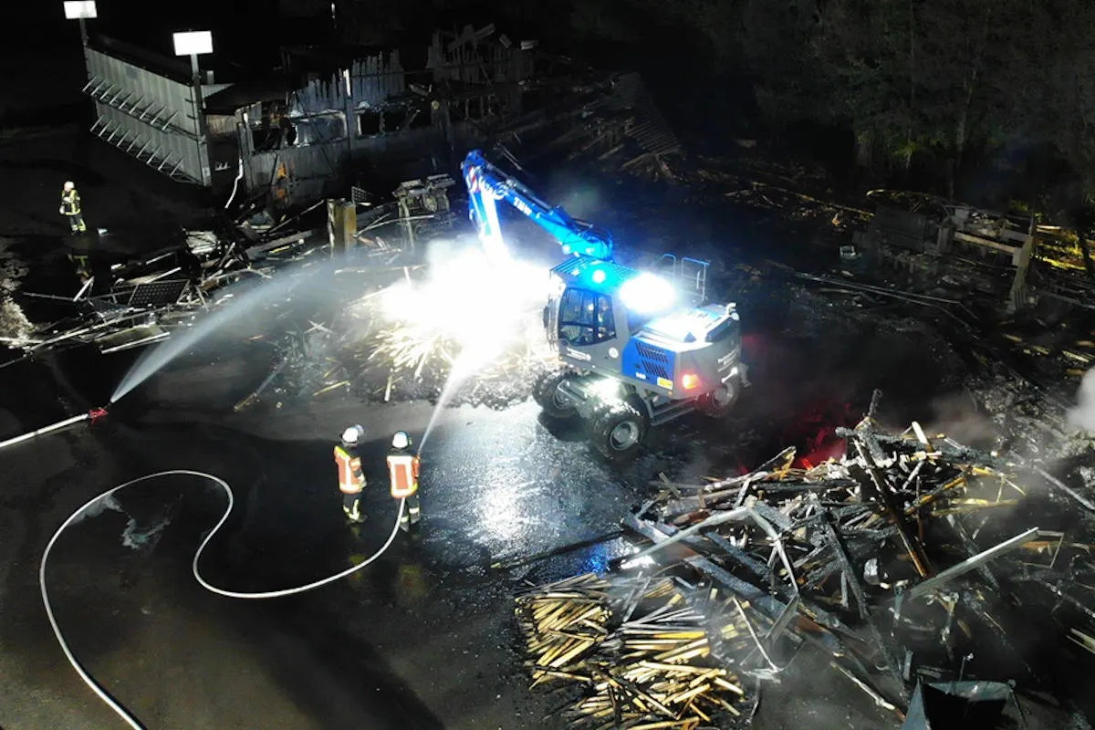 Memmingen – Großbrand in einem Sägewerk 