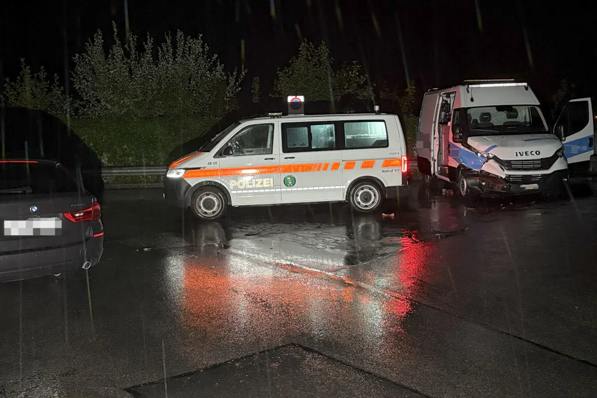 Einbruch in Staad SG – Jugendliche fliehen mit gestohlenem Lieferwagen