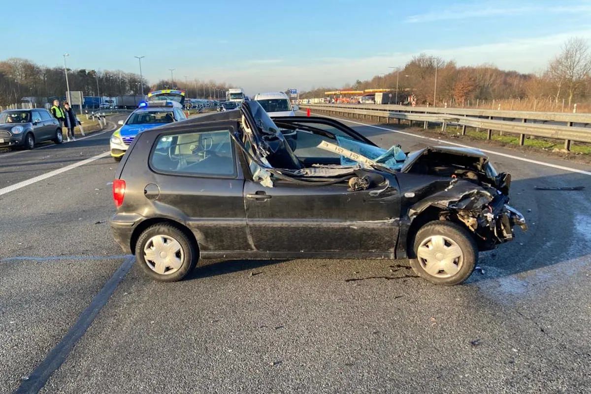 Unfall A1 Sittensen - PKW-Fahrerin hat Glück im Unglück