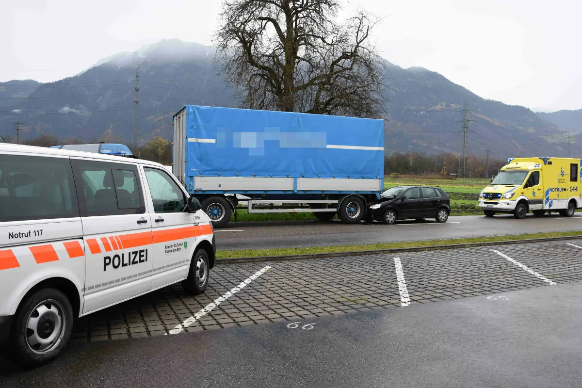 Buchs SG - In parkierten Anhänger geprallt