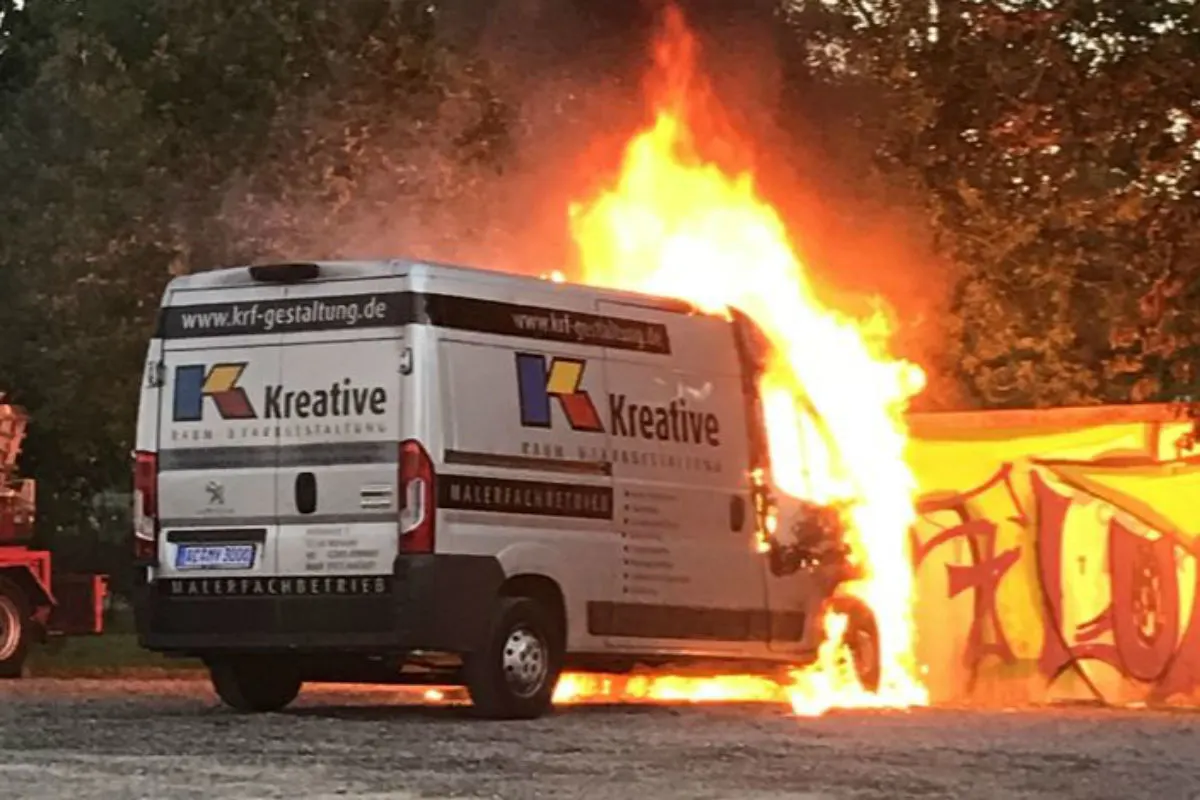 Lieferwagen brannte aus - Kripo ermittelt wegen Brandstiftung