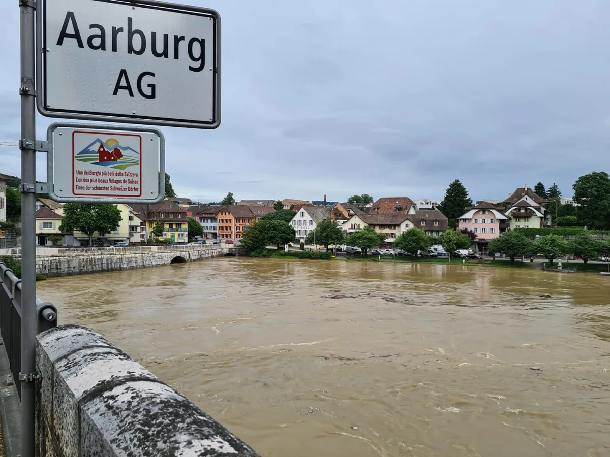 Kanton Aargau - Erhöhtes Überschwemmungsrisiko - Hochwassersperren werden eingesetzt