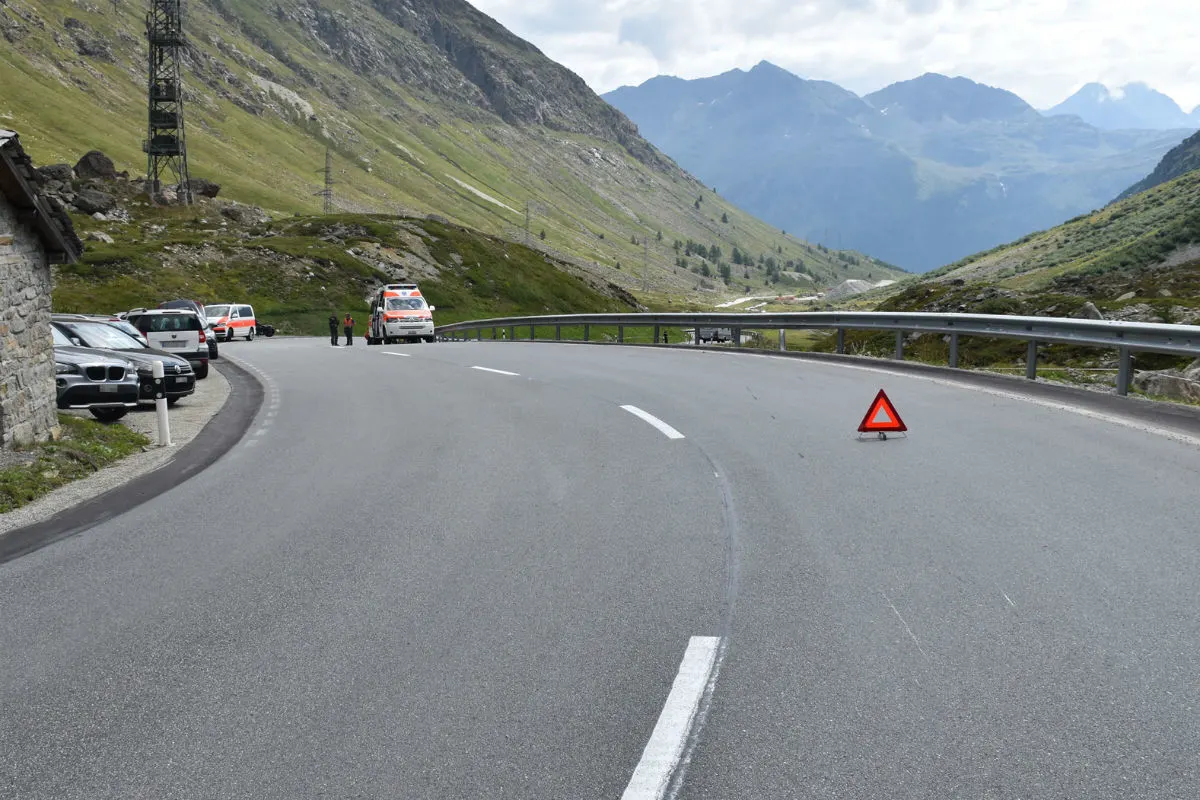 Silvaplana und Davos GR -  Verletzte Motorradfahrer auf Passstrassen