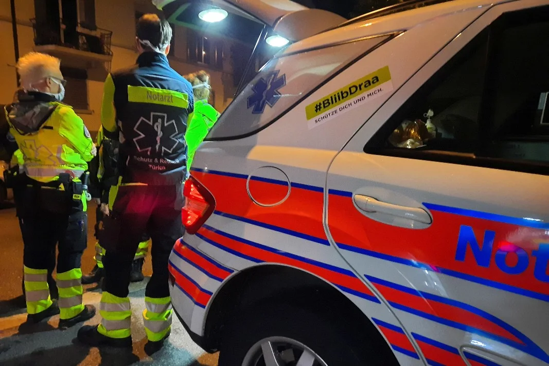 Feuerwehreinsatz in Zürich Wipkingen - Sechs Personen Wegen Wohnhausbrand ins Spital eingeliefert