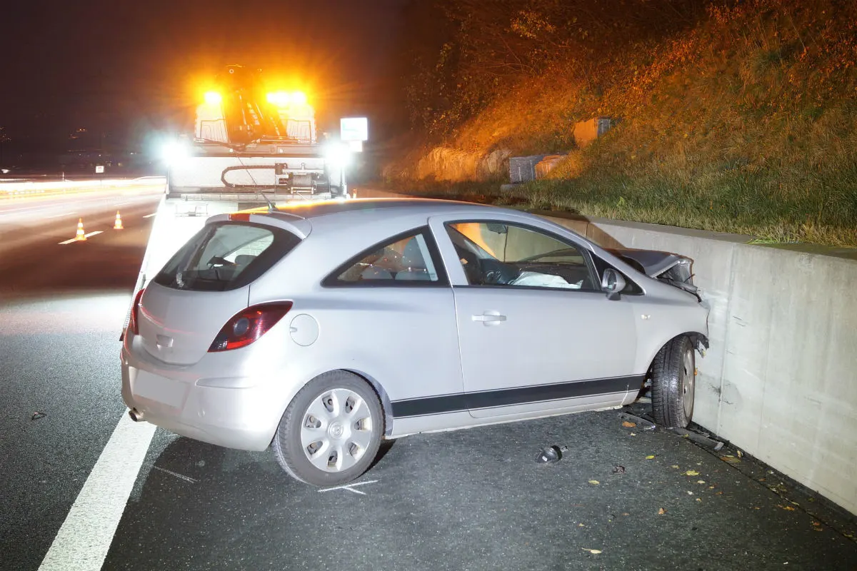 Hünenberg ZG/Gisikon LU - Selbstunfall und Auffahrkollision im Morgenverkehr
