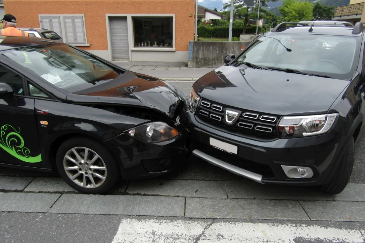 Oberurnen GL - Auto übersehen und Unfall verursacht