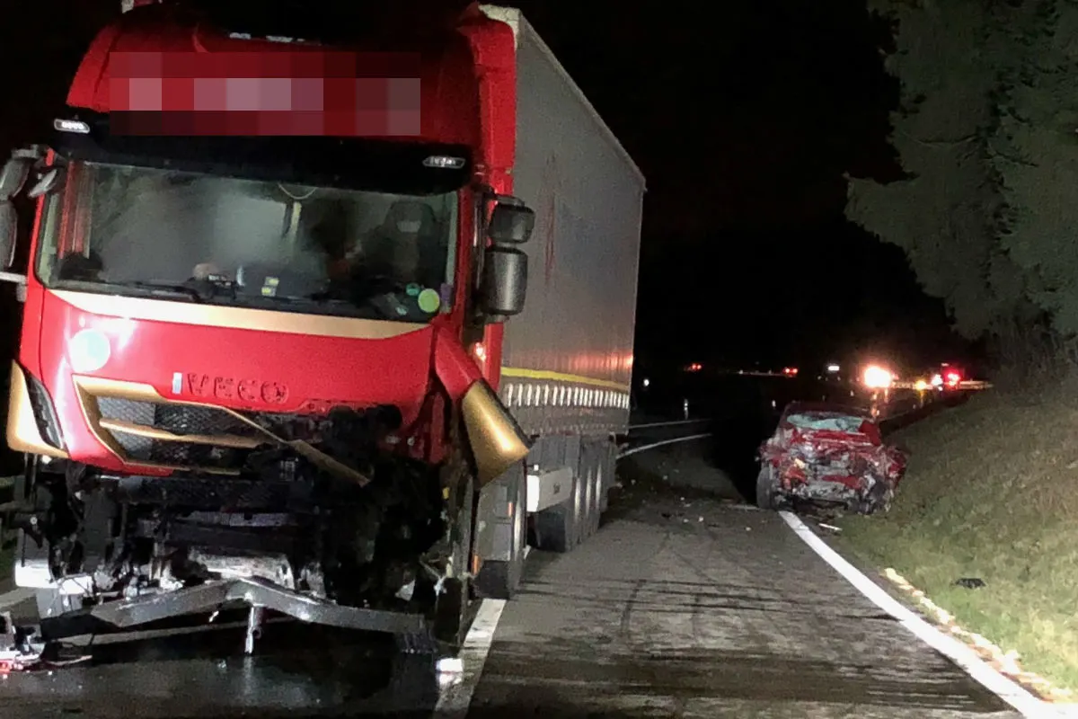 Hendschiken AG - Junge Autofahrerin bei Frontalkollision getötet