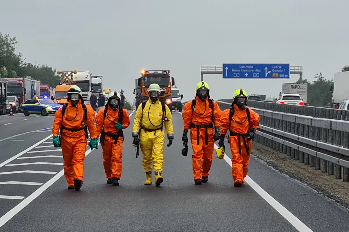 Unfall auf der A2 bei Lehrte – LKW verunfallt mit schwach radioaktiver Ladung