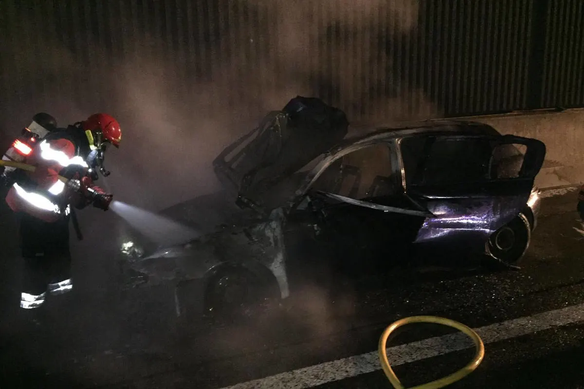 Sissach/A2 BL - Fahrzeug bei Brand komplett zerstört  