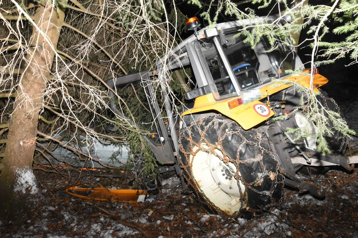 Flumserberg Tannenheim SG - Jugendlicher entwendet Traktor und verunfallt 