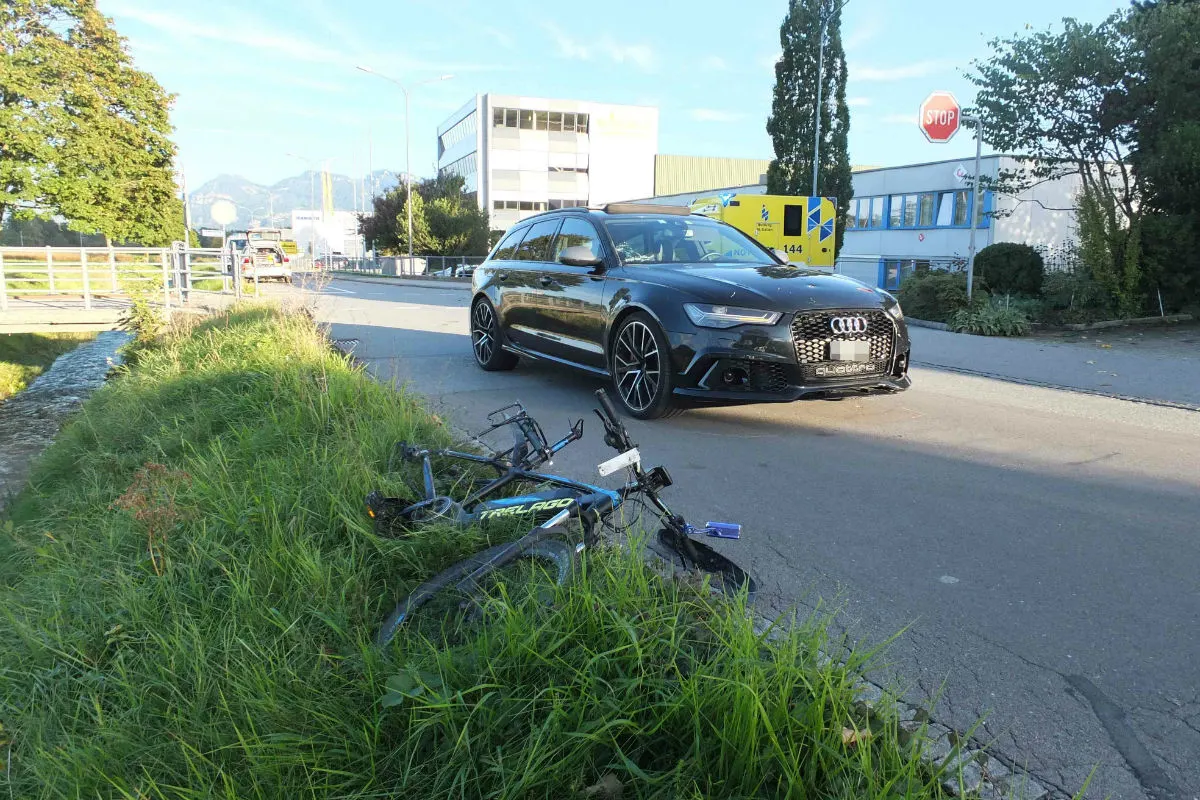 Altstätten SG - Audifahrer übersieht E-Bike-Fahrer!
