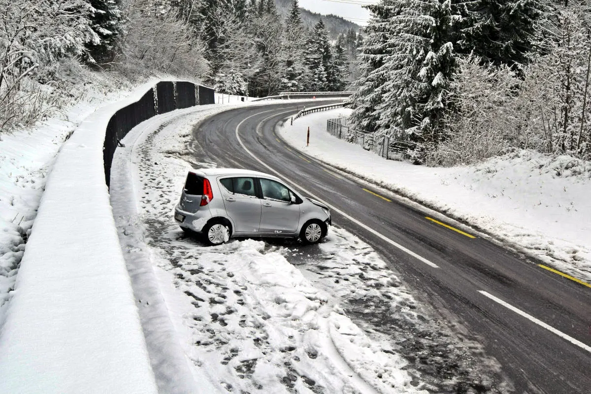 Rehetobel / Hundwil – Selbstunfälle auf schneebedeckten Strassen