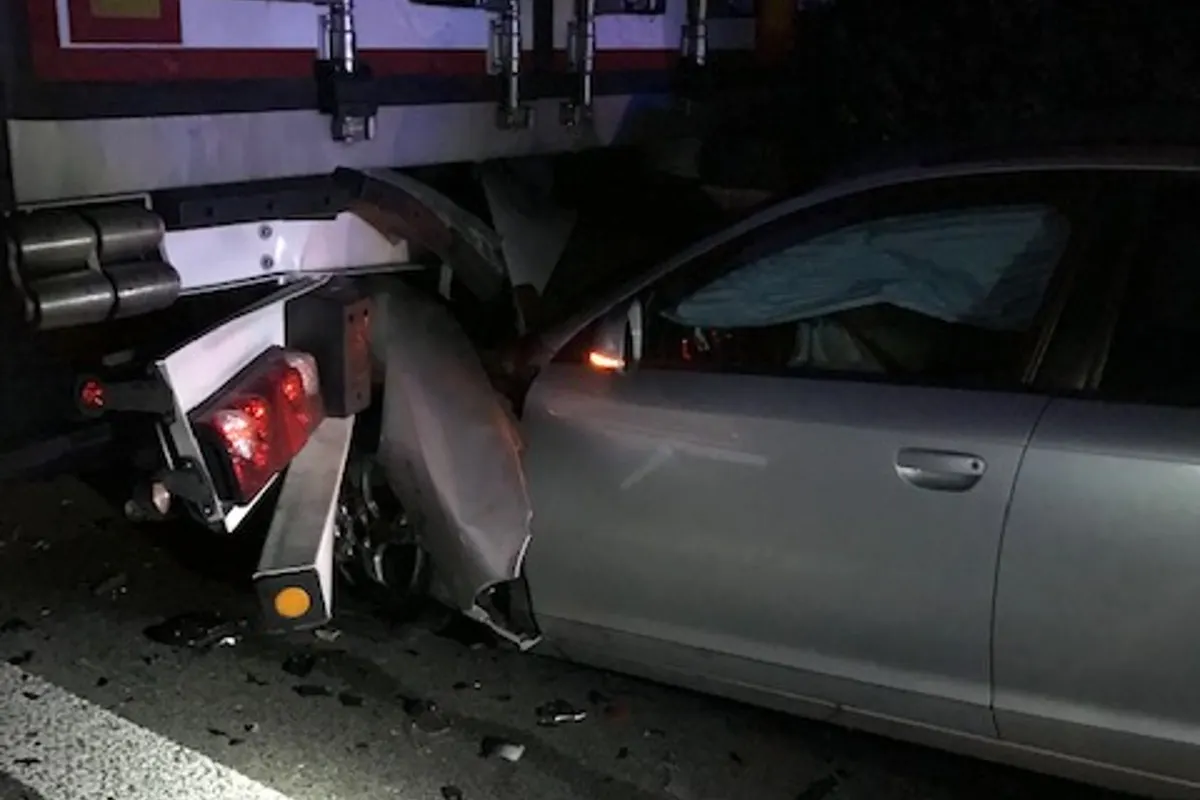A2 Bottrop – PKW frontal auf einen vorausfahrenden LKW aufgefahren