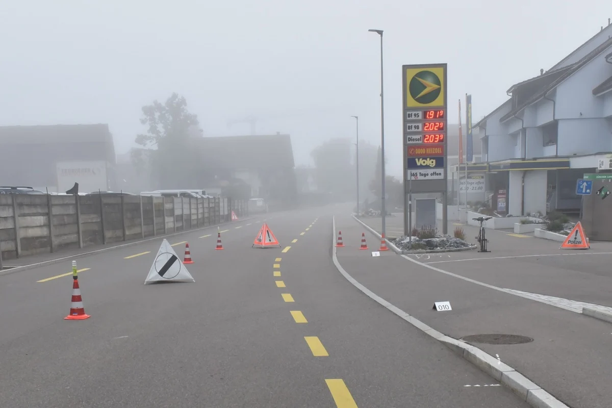 Rickenbach Sulz ZH - Radfahrer nach Sturz schwer verletzt 