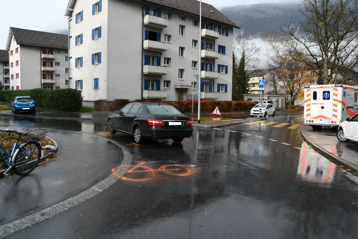 Chur GR - Im Kreisel mit Velofahrerin kollidiert - Zeugenaufruf