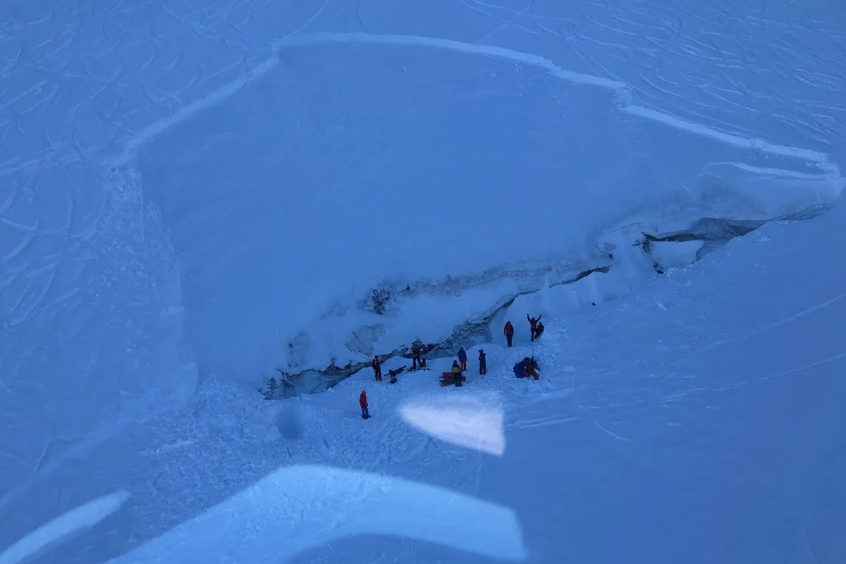 Drama in Saas-Fee VS - Snowboarder von Lawine erfasst - tot
