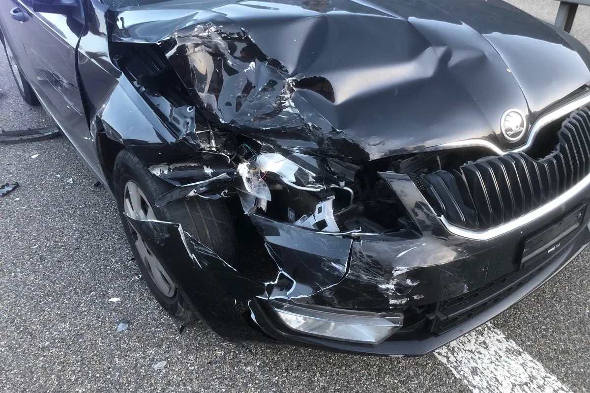 Unfall auf der Autobahn A3 in Mollis GL - Eine Person verletzte sich dabei