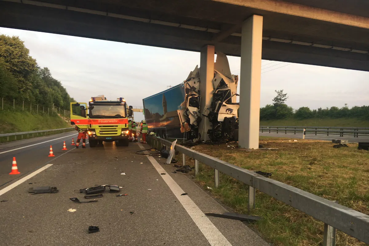 Wiesendangen/A1 ZH - Selbstunfall fordert Verletzten - Zeugenaufruf