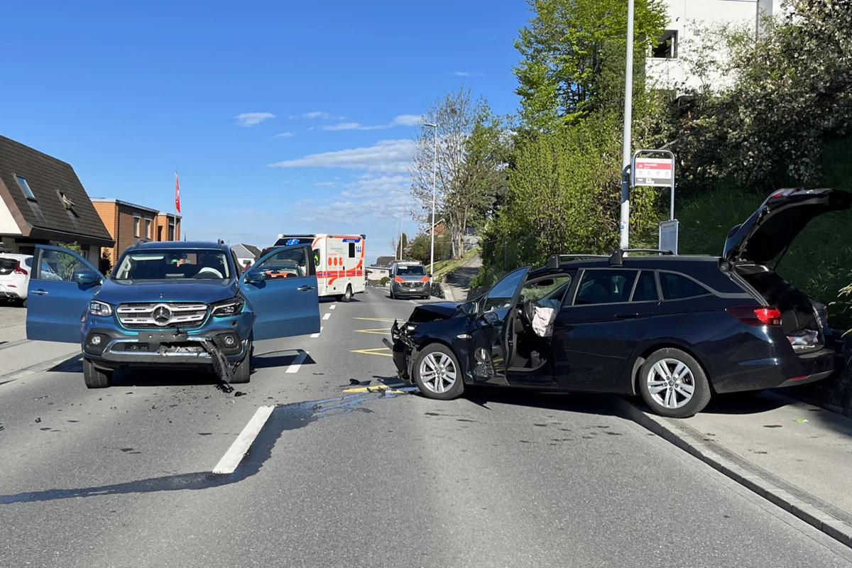 Ruswil LU - Mit einem entgegenkommenden Auto kollidiert 