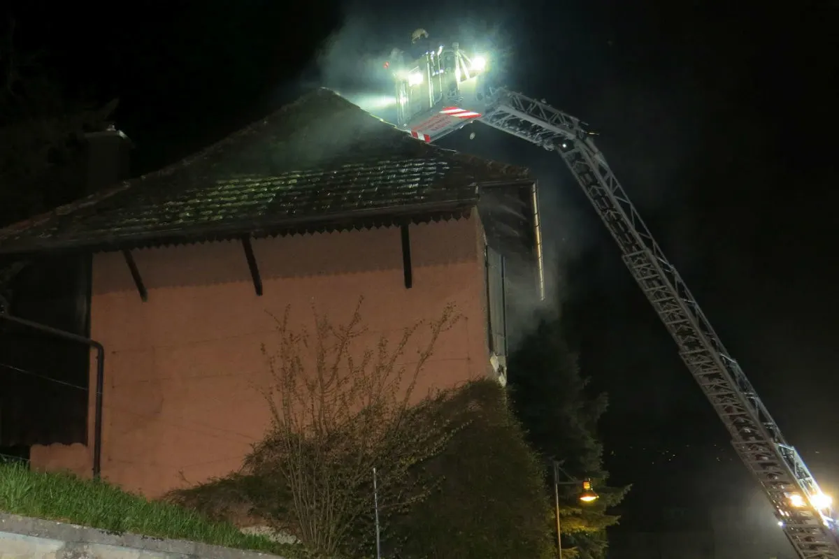 Baden AG - Hoher Sachschaden nach Wohnungsbrand