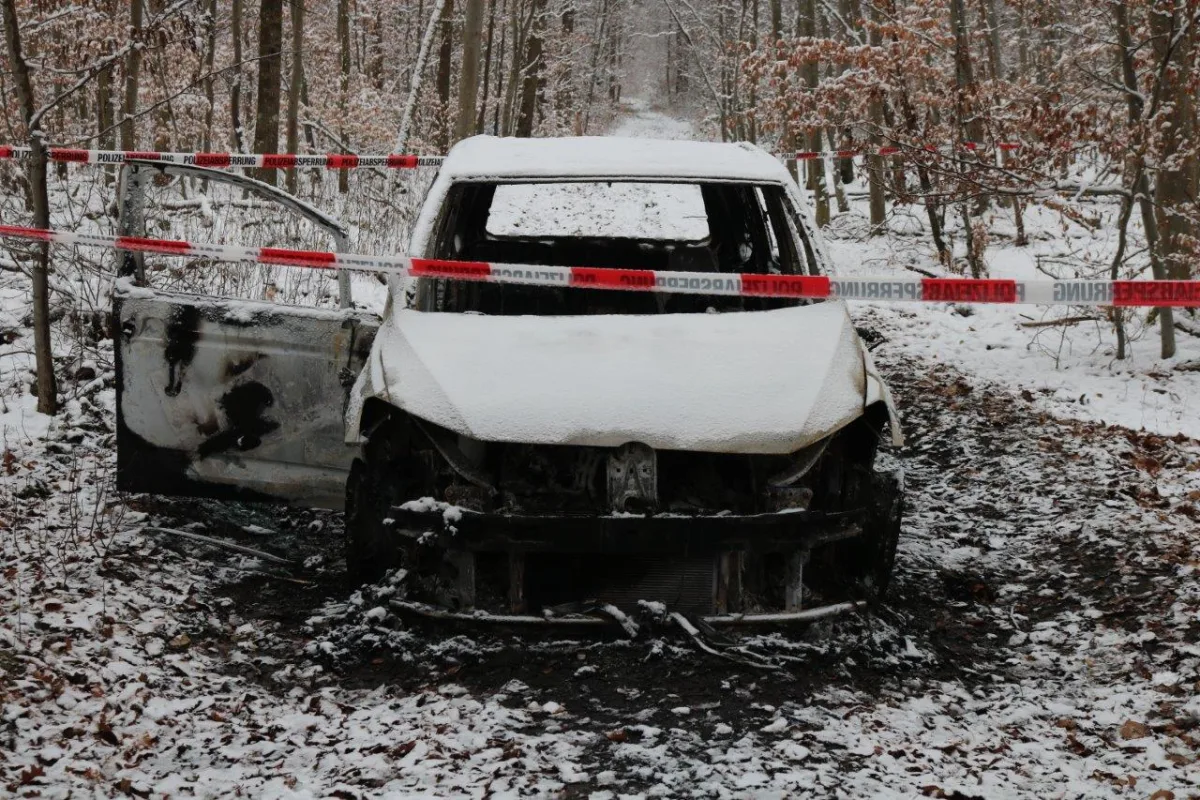 Schlierbach – In der Nacht von Samstag auf Sonntag brannte ein Auto