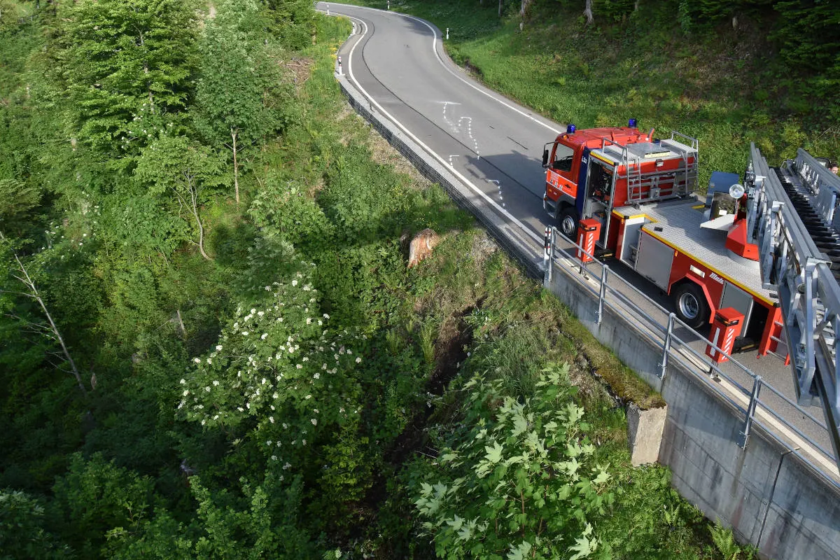 Trogen AR – Mit Motorrad 10 Meter abgestürzt