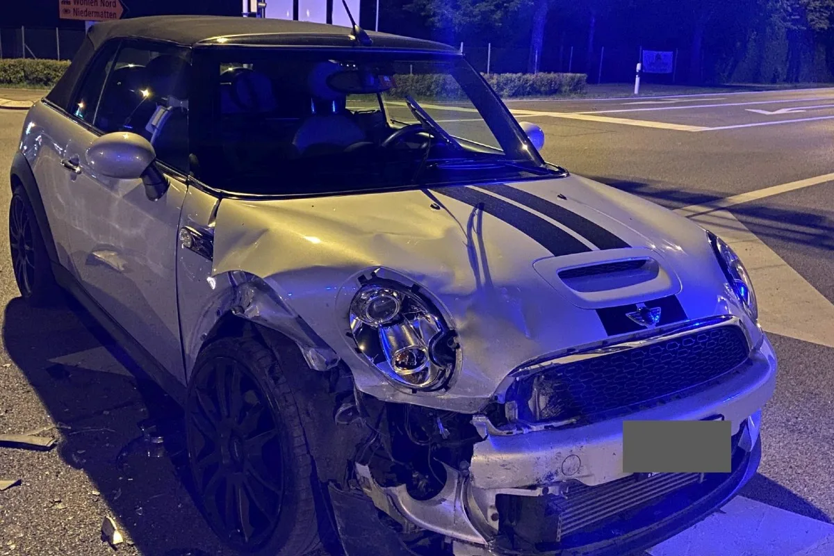Heftiger Crash in Villmergen AG - Mini und BMW prallen an Rotlicht aufeinander - eine Person verletzt