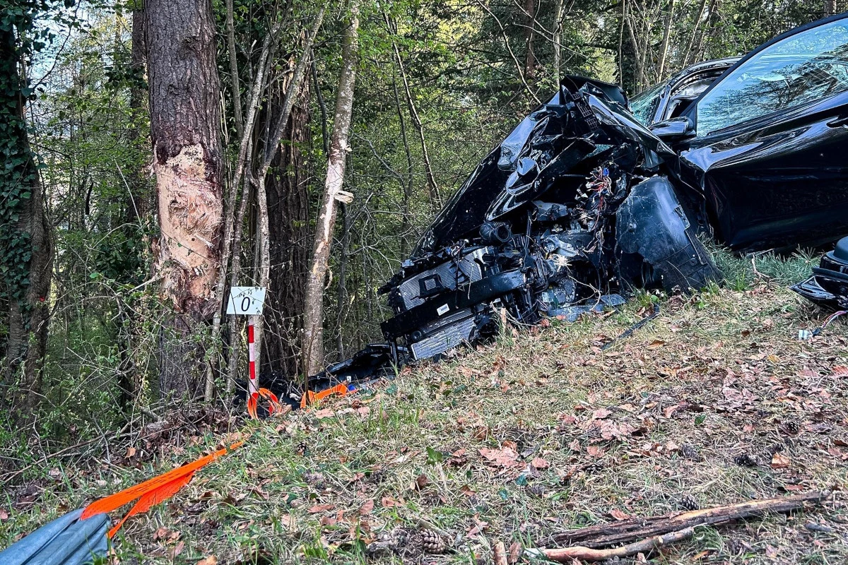 Hüntwangen ZH – Mann bei Unfall mit Auto schwer verletzt