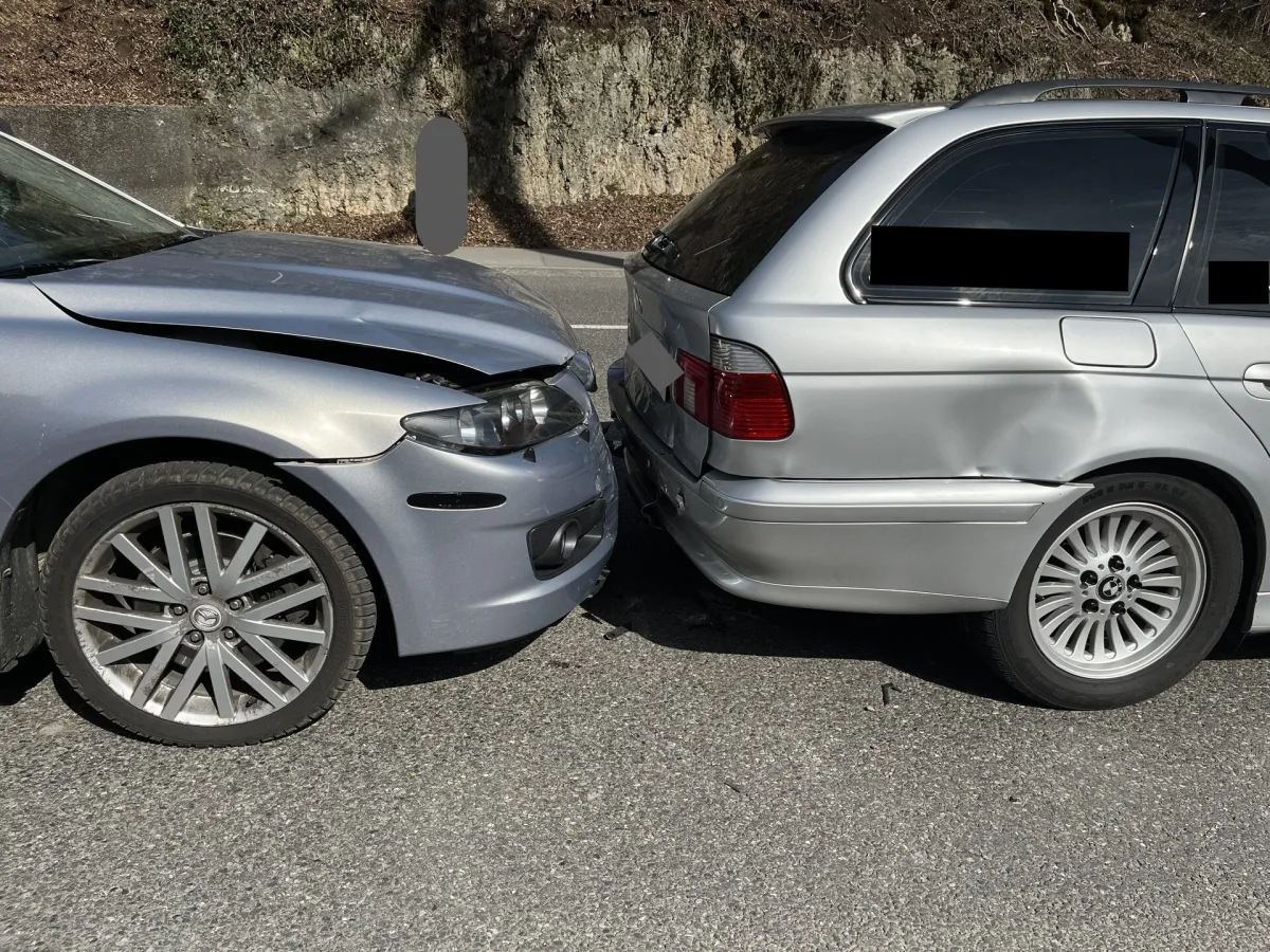 Neuhausen am Rheinfall SH: Auffahrkollision mit drei Autos