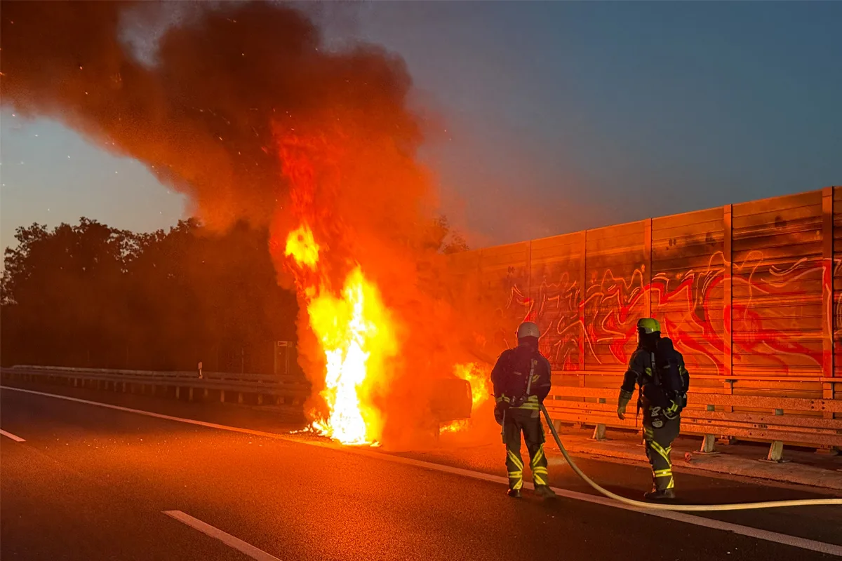 Hünxe NW – Vollsperrung auf A3 nach Brand von Pkw