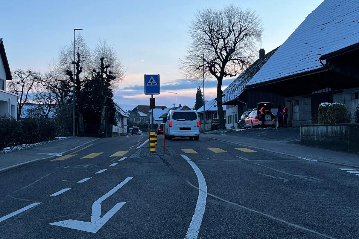 Etziken SO - Kind auf Fussgängerstreifen von Auto erfasst und verletzt