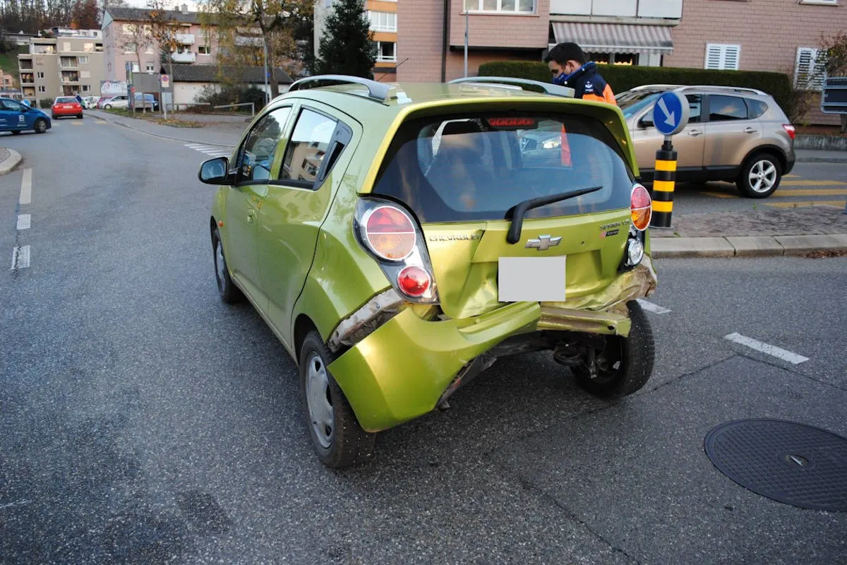 Unfall in der Stadt Schaffhausen – Heftige Auffahrkollision vor Fussgängerstreifen