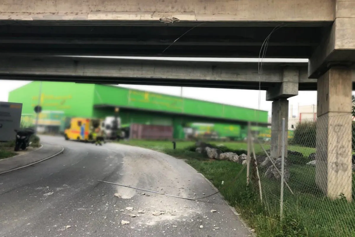 Kerzers FR – Lastwagenfahrer nach Aufprall auf einer Brücke gerettet