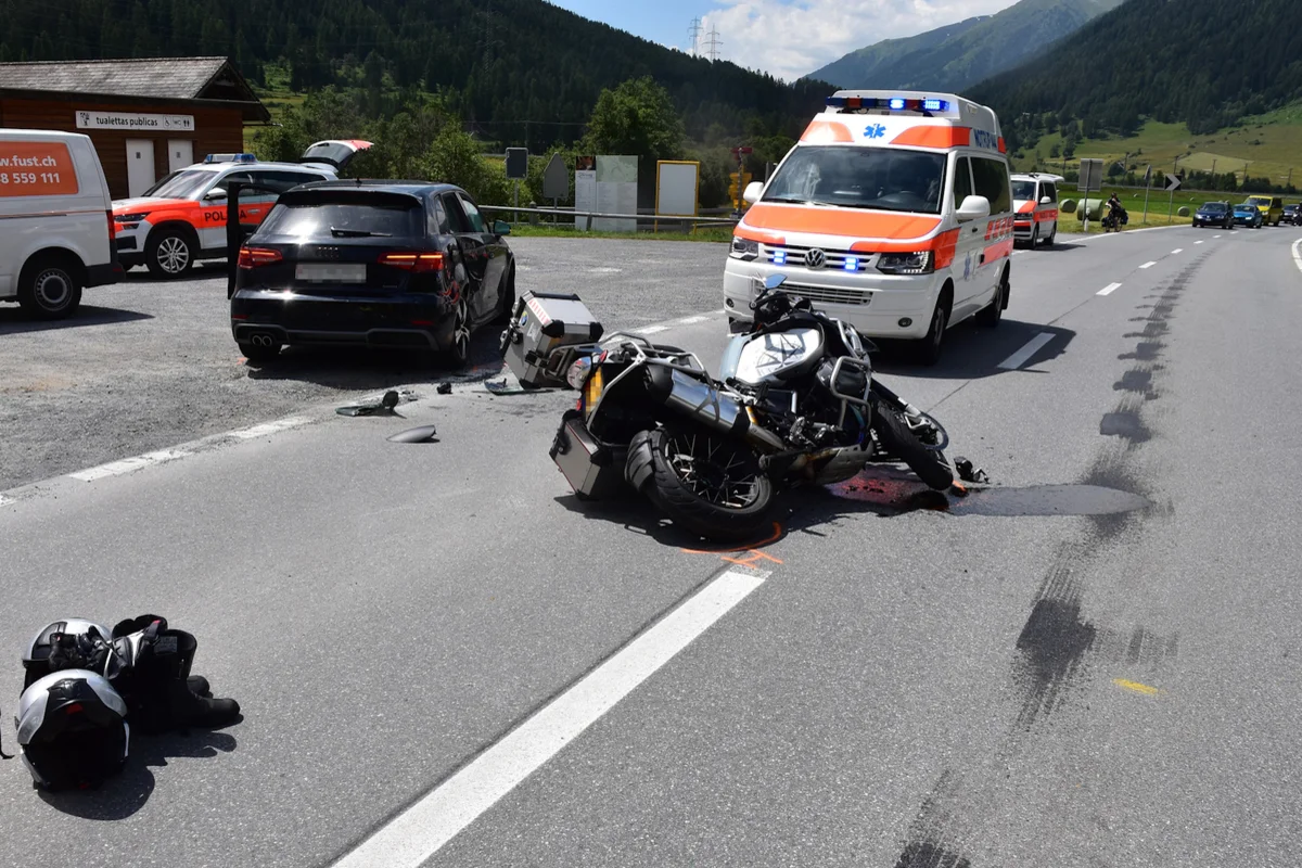 Unfall in Zernez GR - Entgegenkommenden Motorradfahrer übersehen