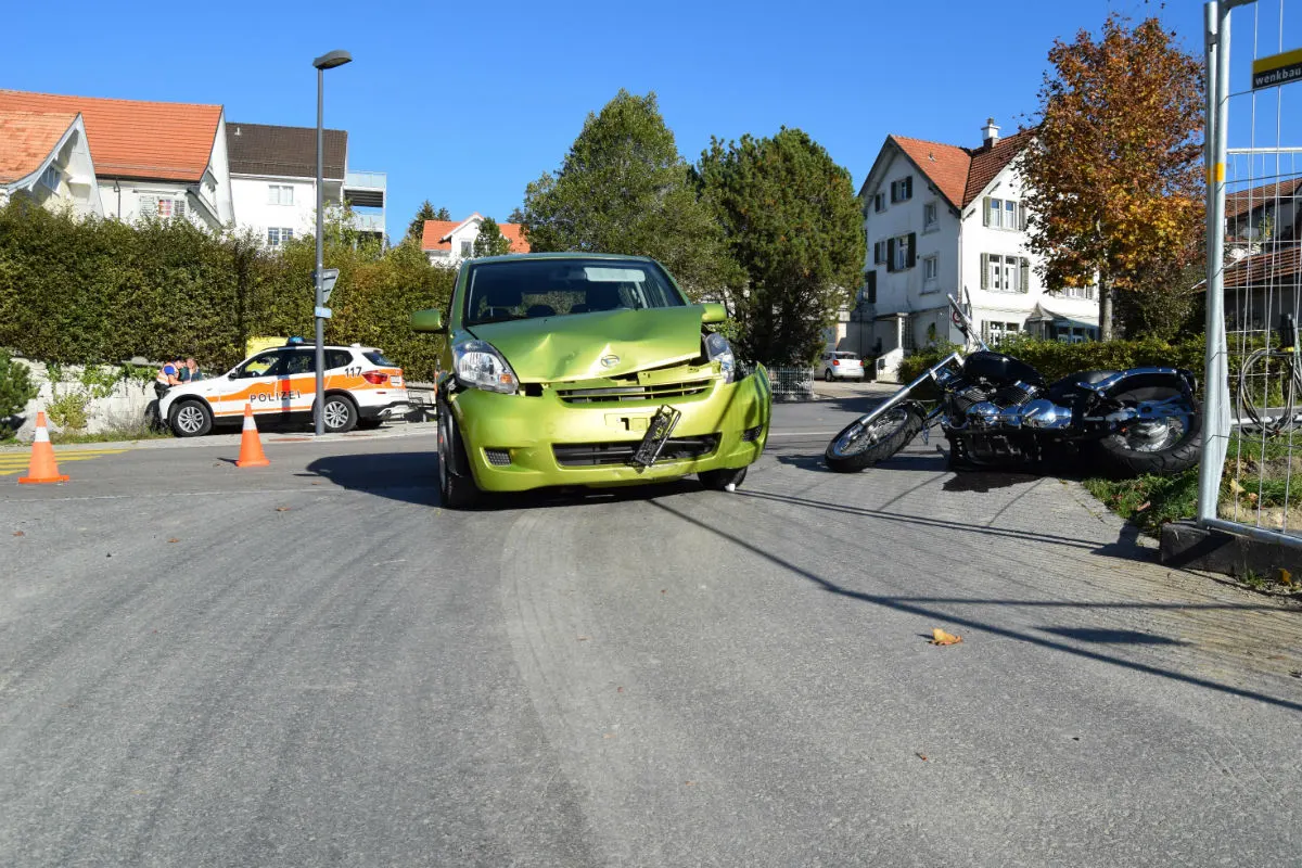 Rehetobel AR - Autofahrerin übersieht Motorrad