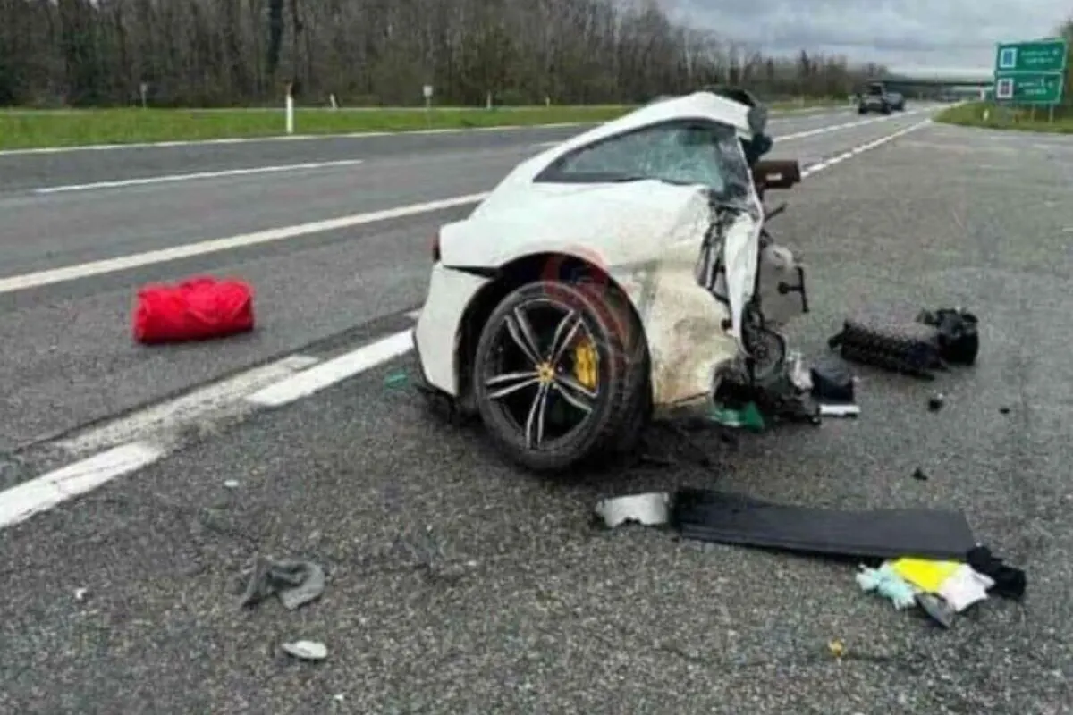Ferrari mit Schweizer Kennzeichen in Italien verunfallt - zwei Personen tot 