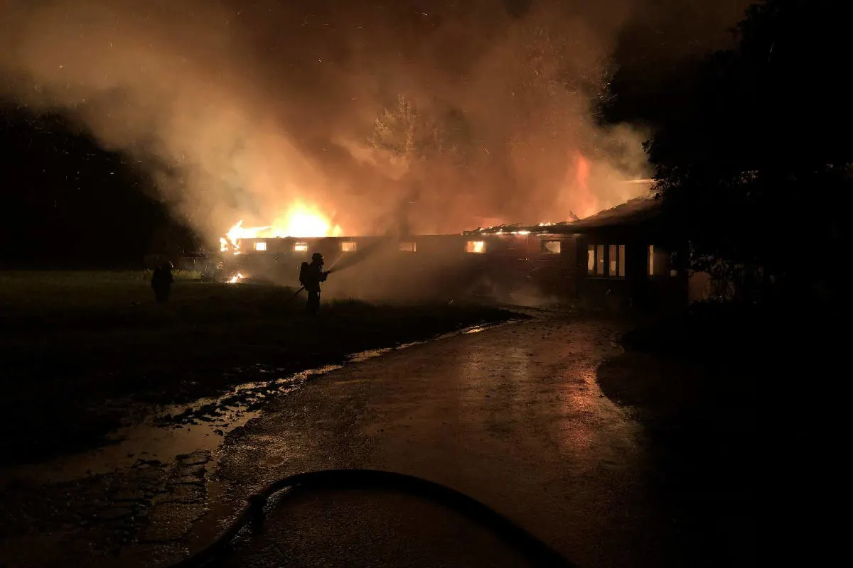 Feuer in Domdidier FR – Brand eines Geflügelstalles
