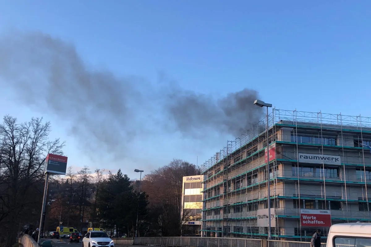 Stadt St. Gallen SG - Brand auf Dach eines Neubaus