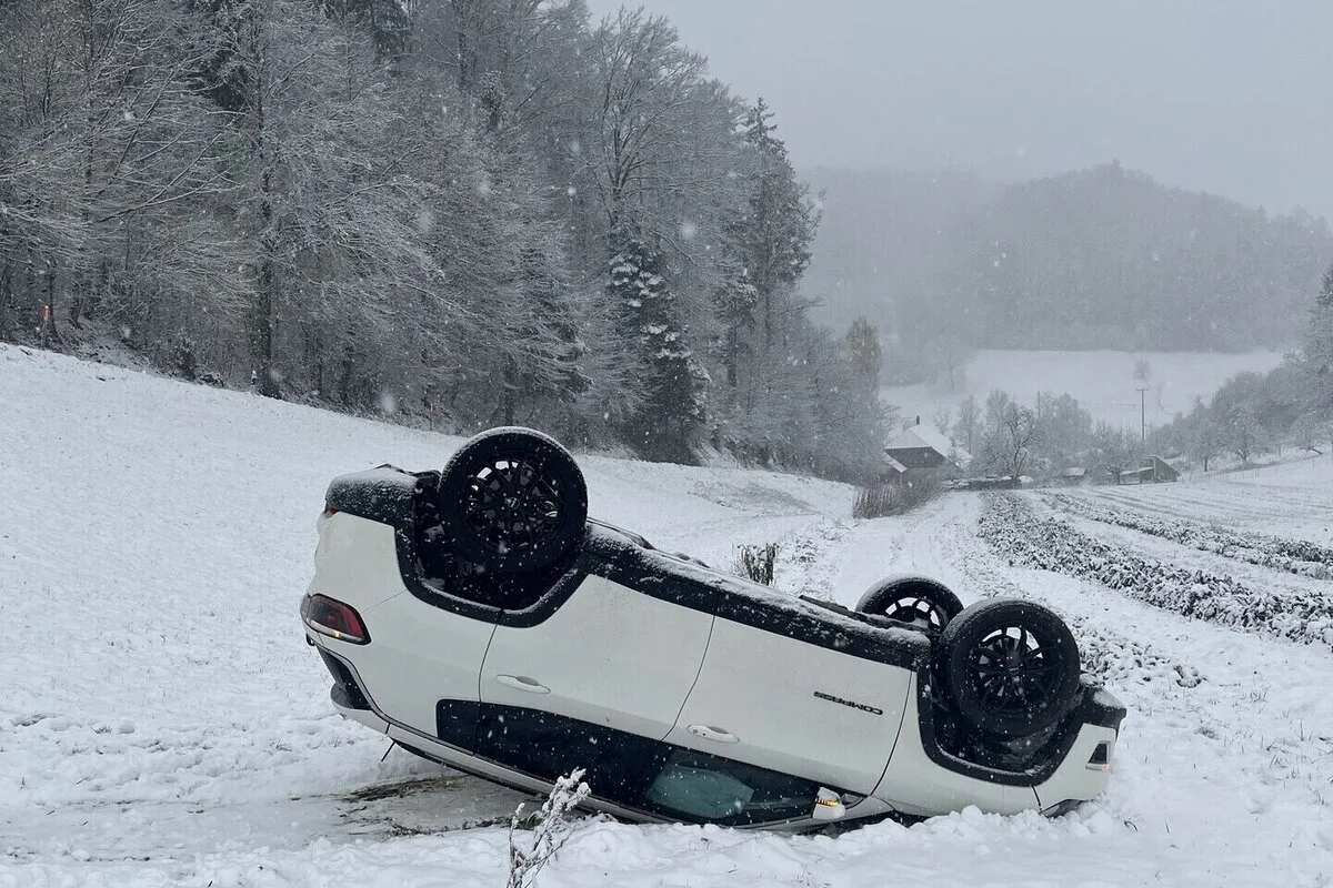 Aargau - Diverse Verkehrsunfälle aufgrund von Schneefall 